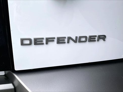 Used 2025 Land Rover Defender 110 X-Dynamic SE image 29