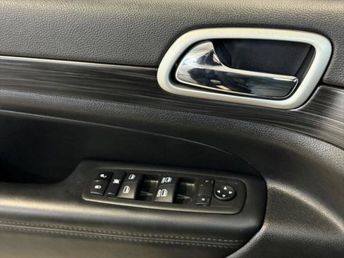 Certified 2022 Jeep Grand Cherokee Laredo X image 40