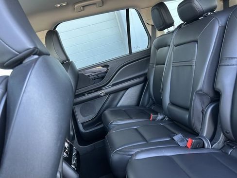 Used 2024 Lincoln Aviator Premiere w/ Elements Package image 9