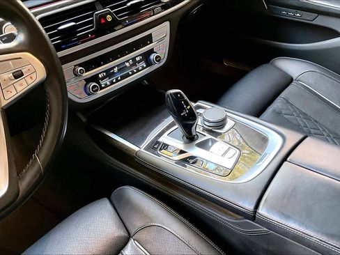 Used 2021 BMW 750i xDrive 750i xDrive w/ Luxury Rear Seating Package image 16