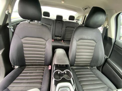 Used 2014 Ford Fusion SE FWD image 24