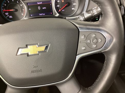 Used 2022 Chevrolet Traverse LT image 25