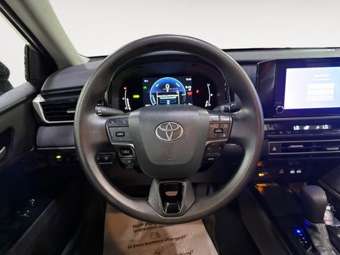 Used 2025 Toyota Camry LE FWD image 19