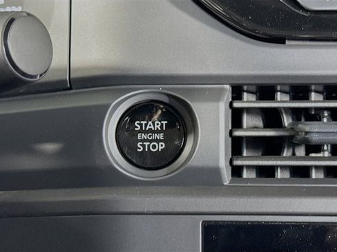 New 2025 Nissan Pathfinder S image 17