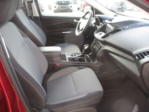 Used 2019 Ford Escape SE image 9