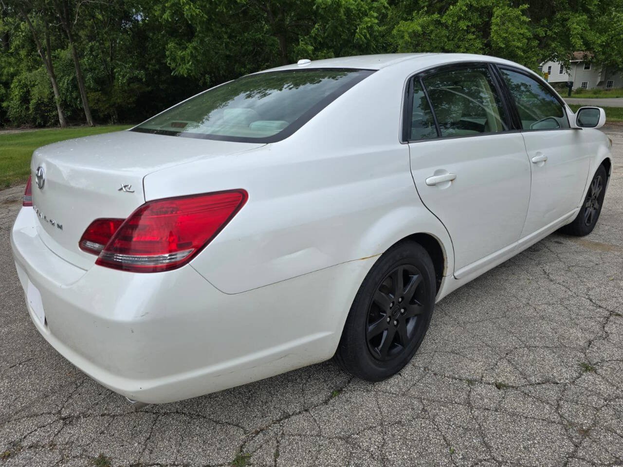 Used 2009 Toyota Avalon XL FWD image 5