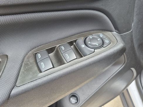 Used 2023 Chevrolet Equinox RS FWD image 9