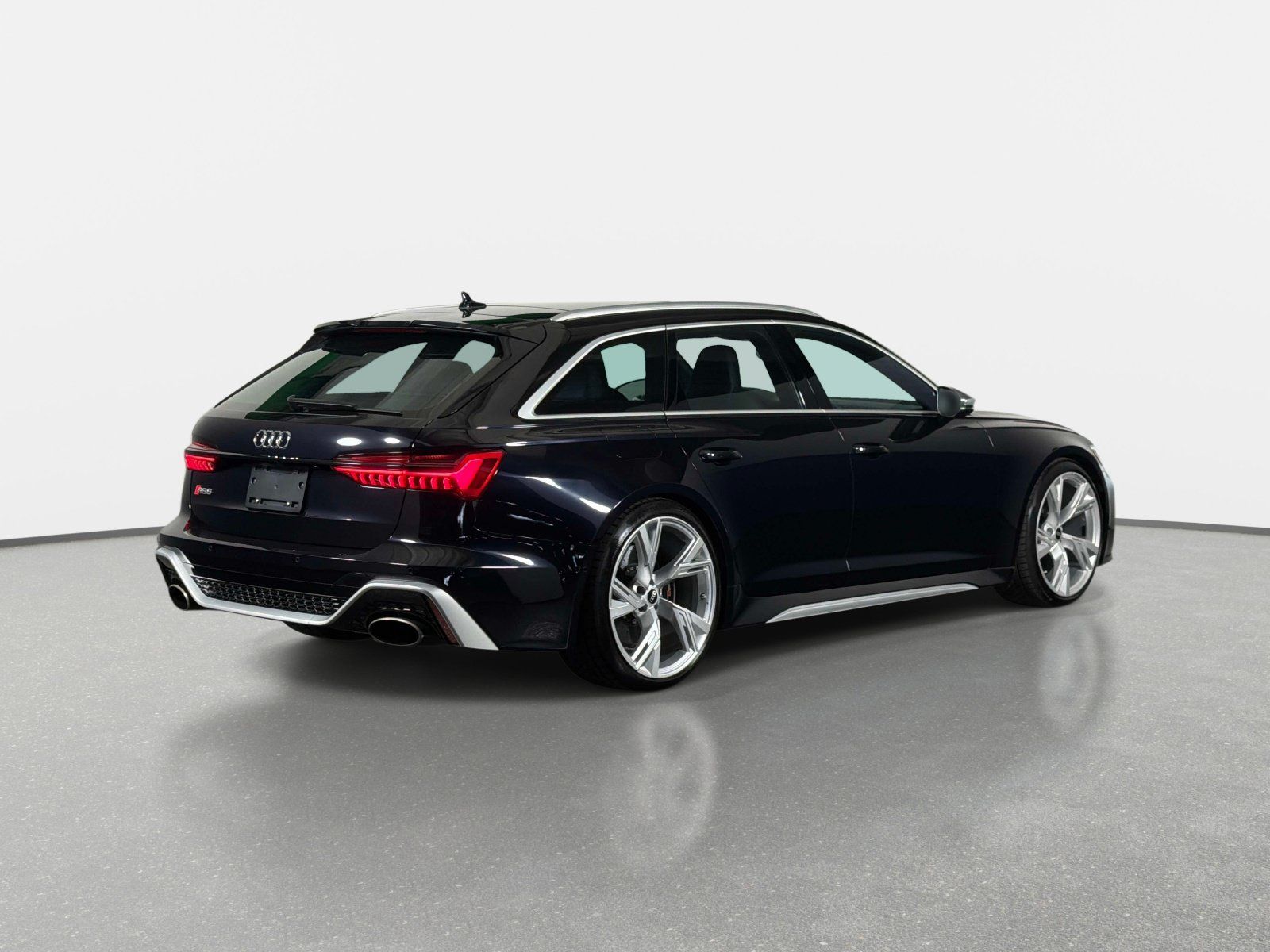 Used 2021 Audi RS 6 AWD/4WD image 3