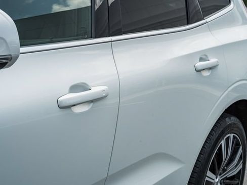 Certified 2023 Volvo XC60 B5 Plus w/ Climate Package AWD/4WD image 17