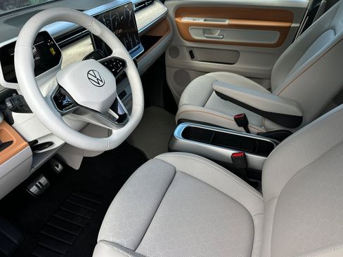 New 2025 Volkswagen ID. Buzz Pro S Plus image 8