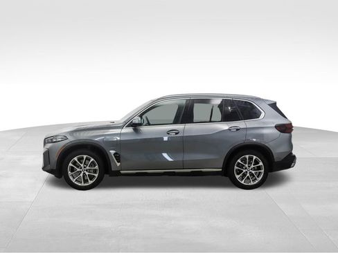Used 2024 BMW X5 xDrive50e image 2