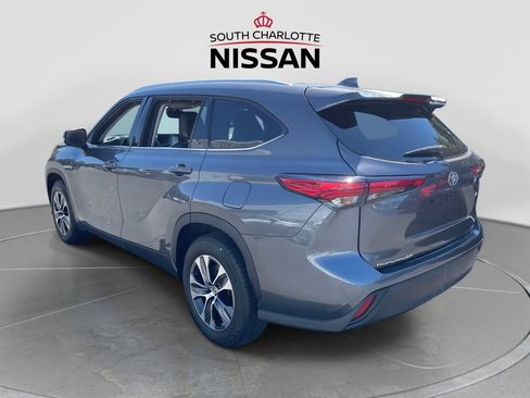 Used 2021 Toyota Highlander XLE FWD image 4