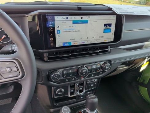 New 2025 Jeep Gladiator Sport image 21