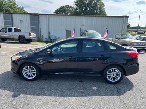 Used 2017 Ford Focus SE image 5