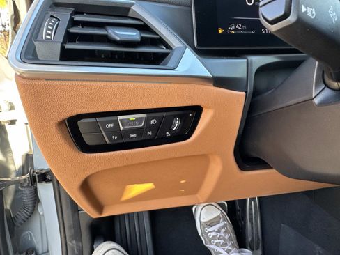 Used 2024 BMW 330e image 31