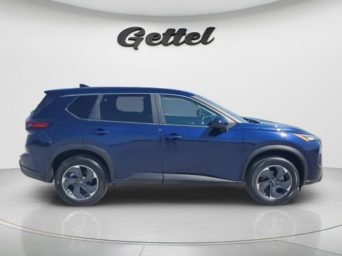 Used 2024 Nissan Rogue SV image 4