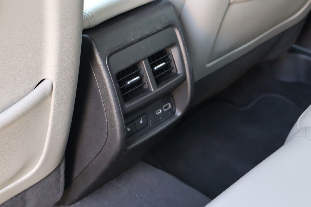 Used 2023 Cadillac XT4 Luxury w/ Cold Weather Package FWD image 19