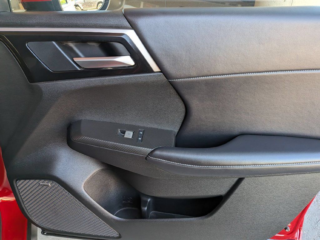 Used 2025 Mitsubishi Outlander SE AWD/4WD image 32