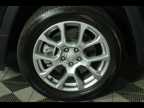 Used 2023 Jeep Compass Latitude AWD/4WD image 11