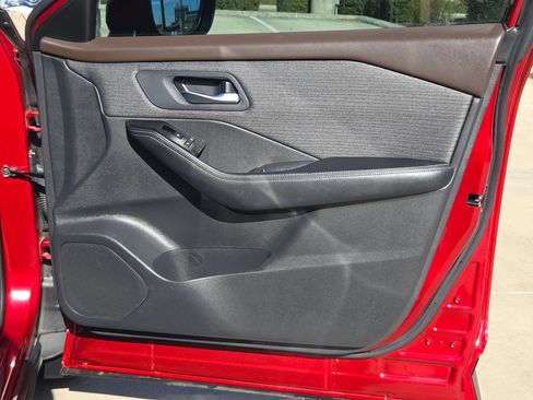 Used 2023 Nissan Rogue SV image 30