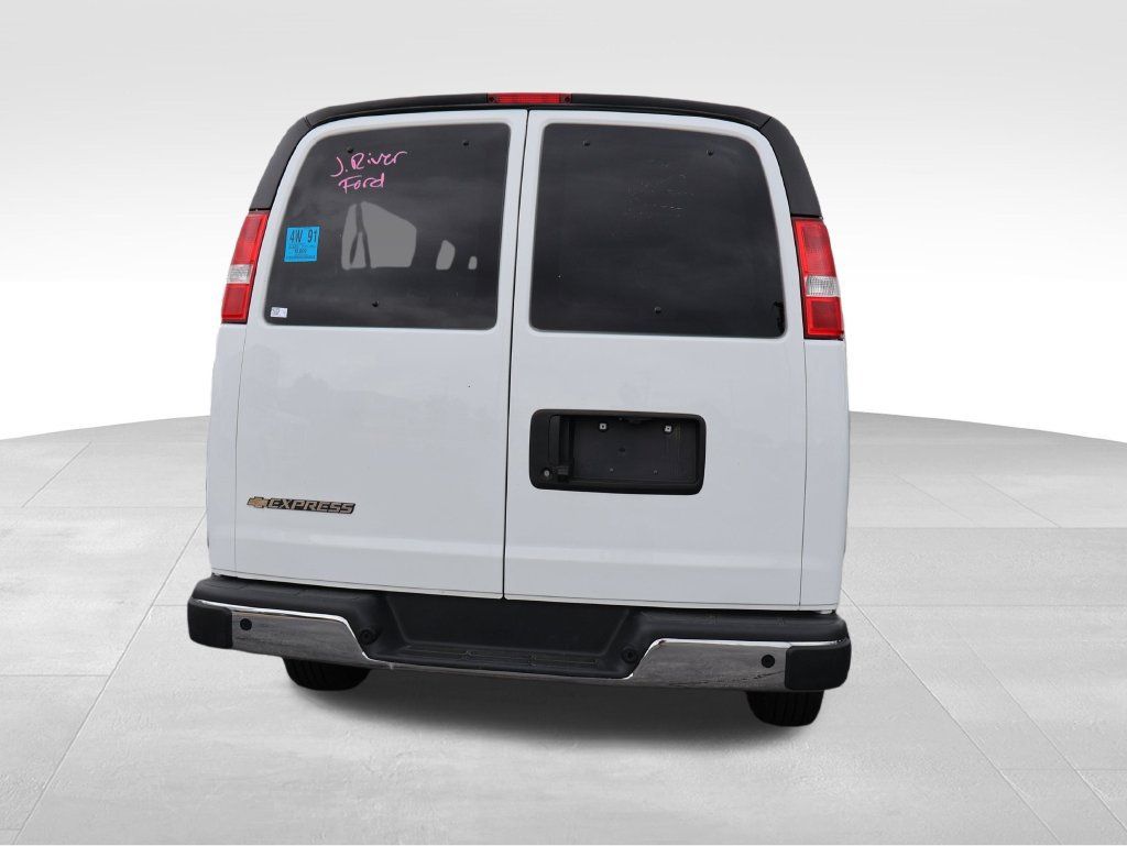 Used 2025 Chevrolet Express 3500 LT w/ LT Preferred Equipment Group RWD image 19