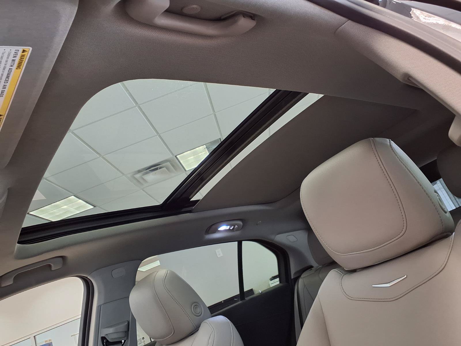 Used 2023 Cadillac XT4 Luxury w/ Cold Weather Package AWD/4WD image 23