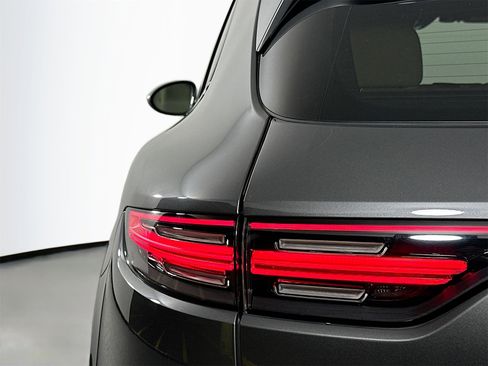 Used 2020 Porsche Cayenne image 16