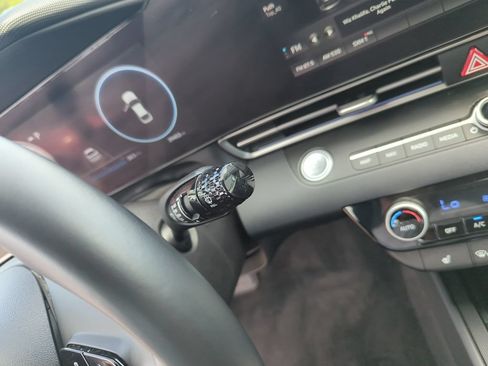 Used 2023 Hyundai Elantra Limited FWD image 24