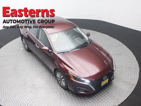 Used 2023 Nissan Altima 2.5 SV FWD image 3