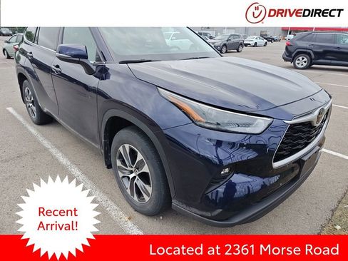 Used 2022 Toyota Highlander XLE AWD/4WD image 1