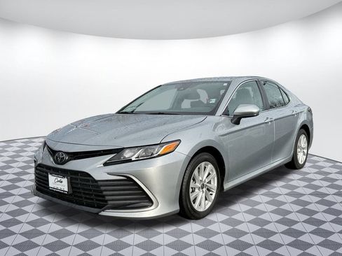Used 2023 Toyota Camry LE image 3