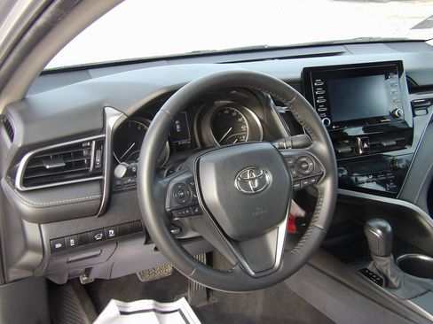 Used 2021 Toyota Camry SE image 17
