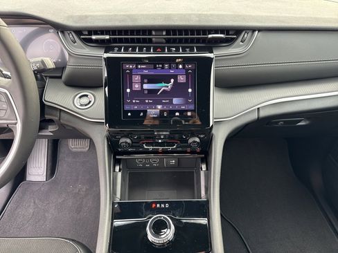 New 2025 Jeep Grand Cherokee L Altitude image 46