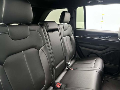 New 2025 Jeep Grand Cherokee Limited image 21