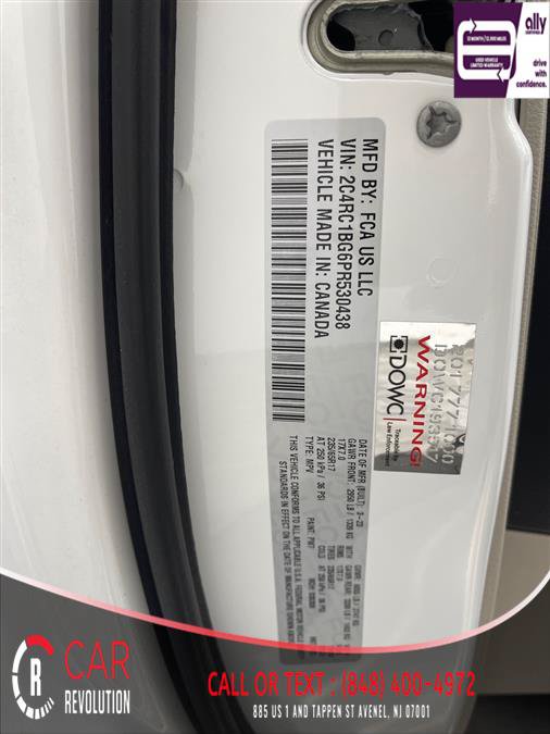Used 2023 Chrysler Pacifica Touring-L FWD image 12