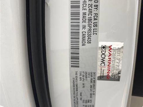 Used 2023 Chrysler Pacifica Touring-L FWD image 12