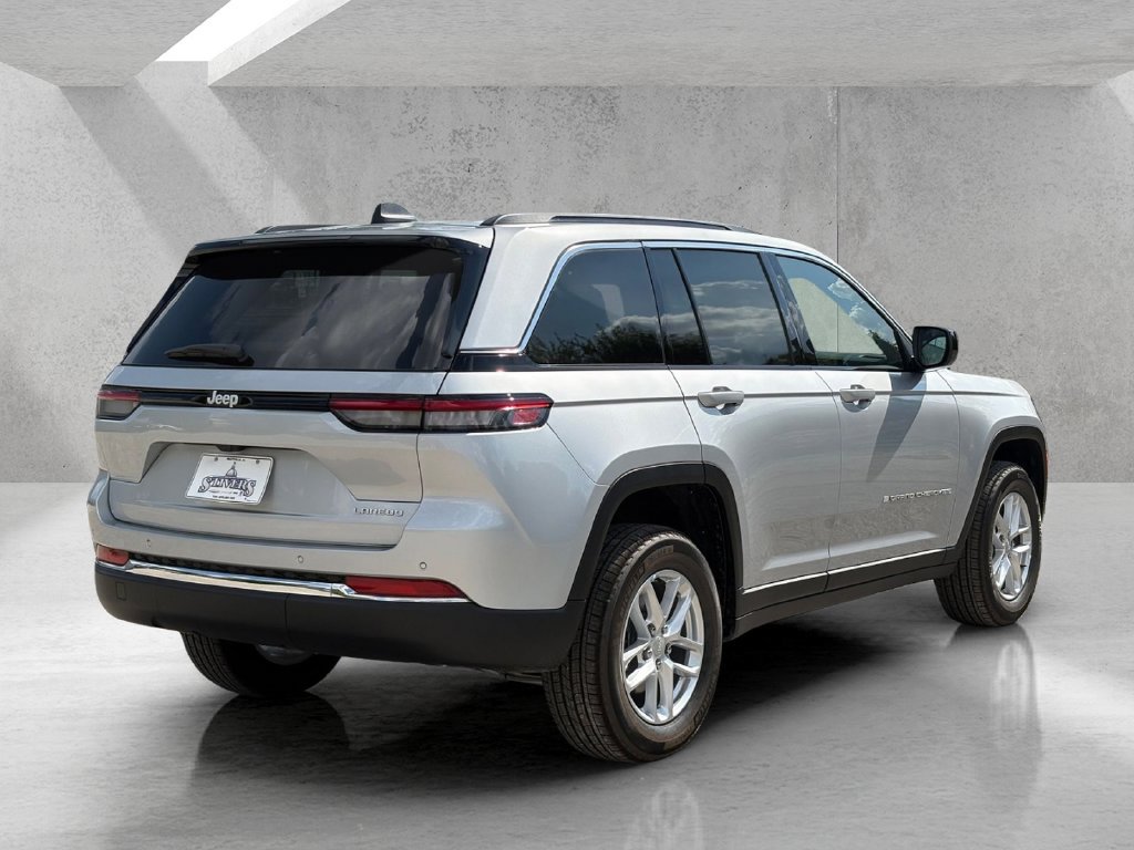 New 2026 Jeep Grand Cherokee Laredo X RWD image 5