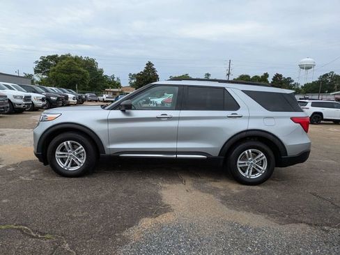 Used 2022 Ford Explorer XLT w/ Equipment Group 202A RWD image 7
