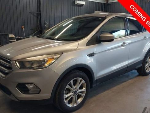 Used 2017 Ford Escape SE image 1