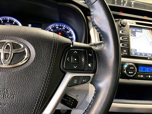 Used 2018 Toyota Highlander Limited FWD image 24