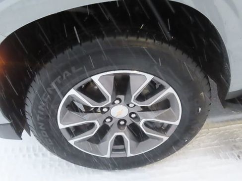 Used 2024 Chevrolet Suburban LT w/ Luxury Package image 16