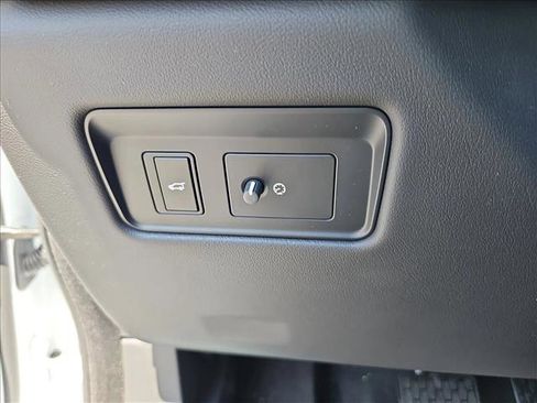 New 2026 Jaguar F-PACE R-Dynamic S image 23