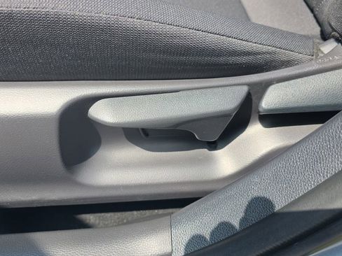 Used 2025 Toyota Corolla LE image 19