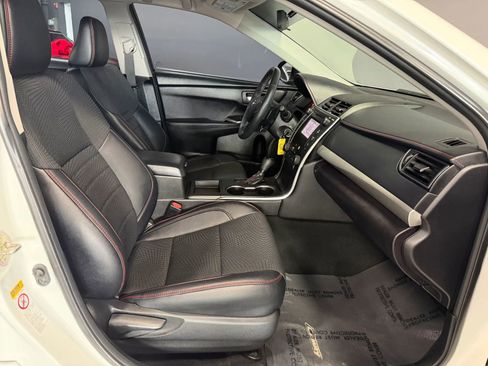 Used 2017 Toyota Camry SE FWD image 18
