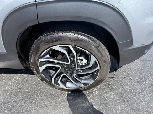 Used 2025 Chevrolet TrailBlazer RS w/ Convenience Package AWD/4WD image 5
