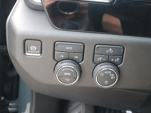 Used 2025 Chevrolet Silverado 1500 LT AWD/4WD image 26