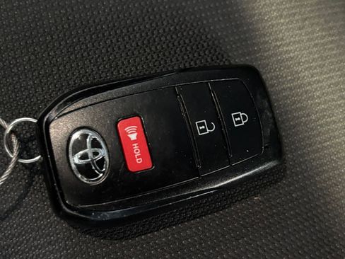 Used 2025 Toyota Corolla Cross LE image 22