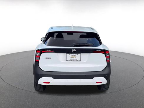 Used 2025 Nissan Kicks SV AWD/4WD image 11