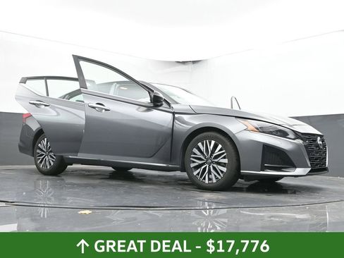 Used 2024 Nissan Altima 2.5 SV image 71