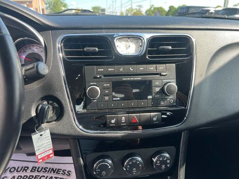 Used 2012 Chrysler 200 Touring FWD image 17